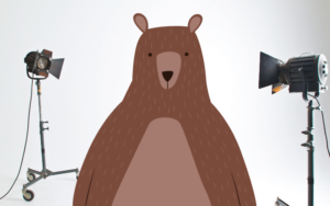 Illustrierter Bär wird mit Scheinwerfern angestrahlt